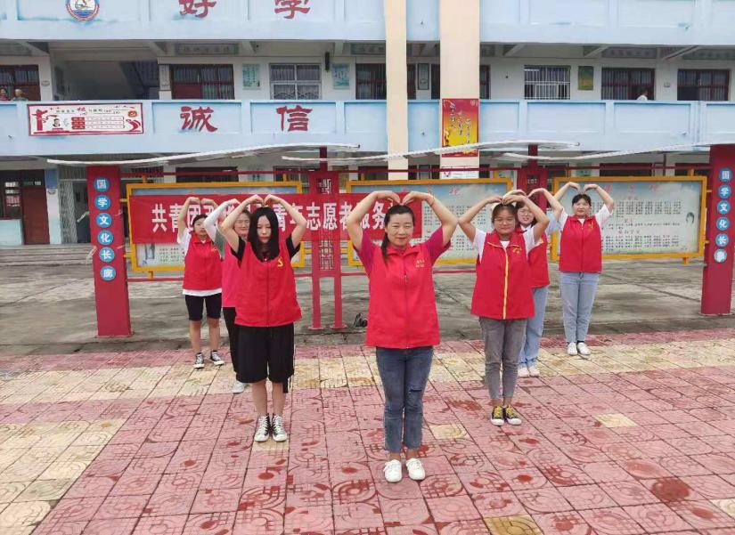 说明: 姚俊仙 去泄洪撤离群众安置点做志愿者照片1