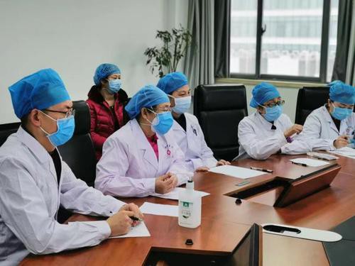 素心若雪践使命 战“疫”一线一片云——记农工党河南省委委员、leyu·乐鱼(中国)体育官方网站一附院副院长李素云 26