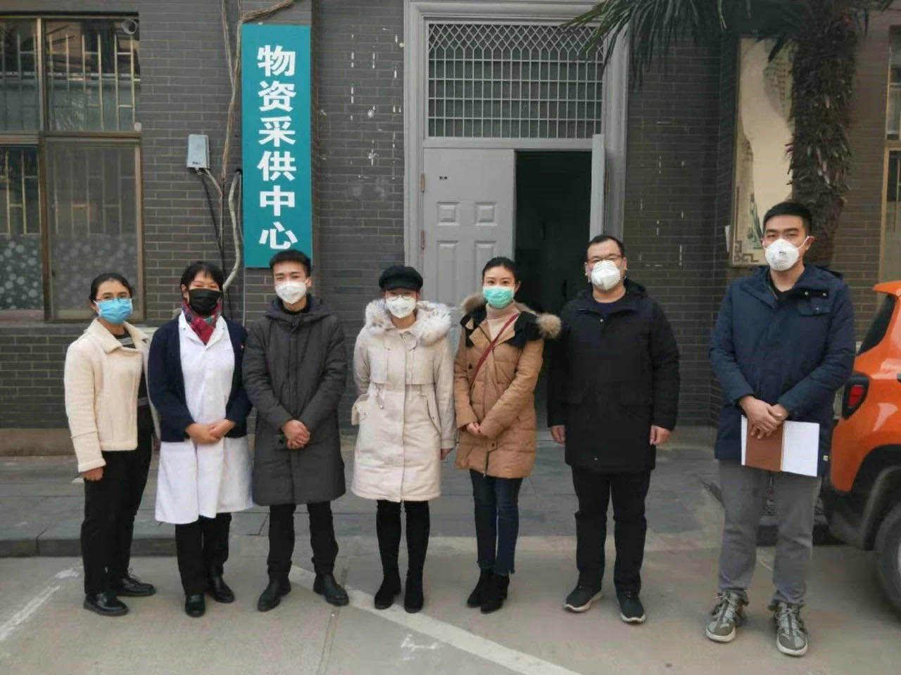 说明: F:\我的坚果云\1工作\3专项工作\2020新冠肺炎疫情防控\宣传文稿\第一临床医学院\一临床学工事迹通讯照片\践——深耕细作志愿精神,投身助力疫情防控\我院学生积极捐款捐物.jpg