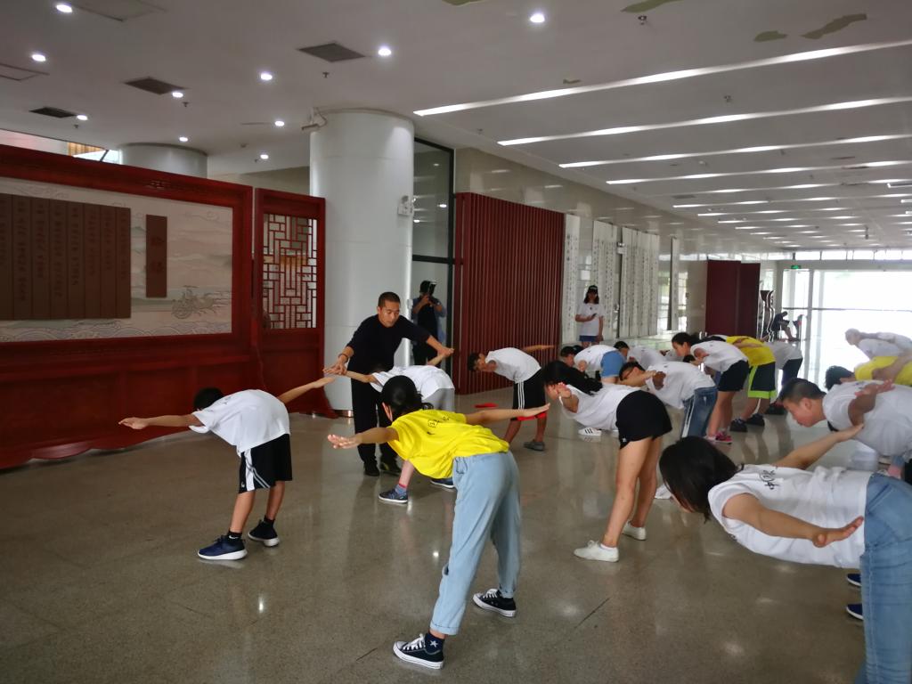 学习“八段锦”