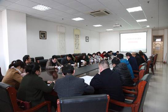 说明: 项目组成员进行交流与探讨1